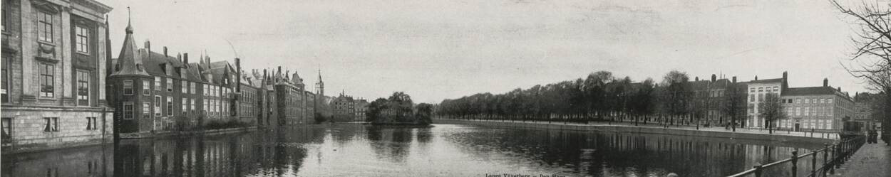 Foto van de Hofvijver gezien vanaf de Korte Vijverber circa 1910