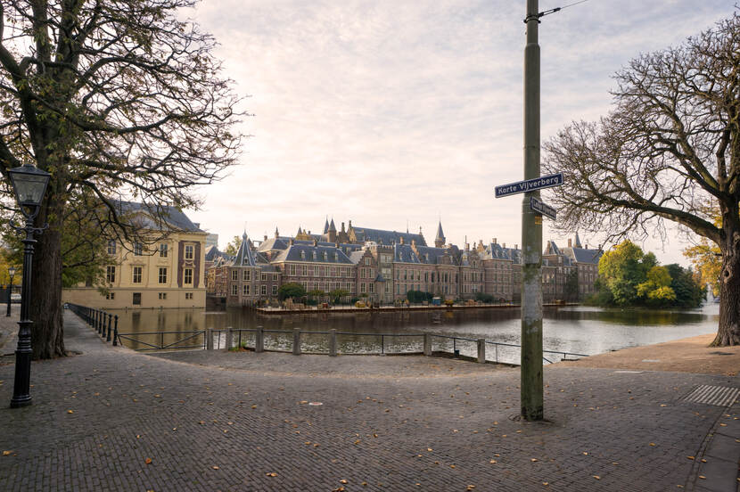 Impressie van het werkgebied Hofvijver gezien vanaf hoek Korte en Lange Vijverberg