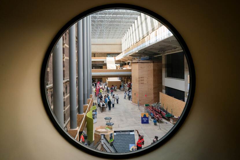 Open Monumentendag Binnenhof 2024: doorkijkje naar de Statenpassage in het Tweede Kamergebouw