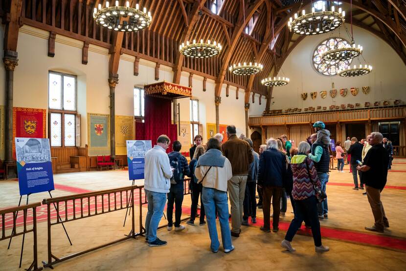 Open Monumentendag Binnenhof 2024: publiek in Ridderzaal